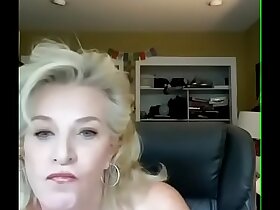 Full-grown MILF's hottest pussy gets some reference